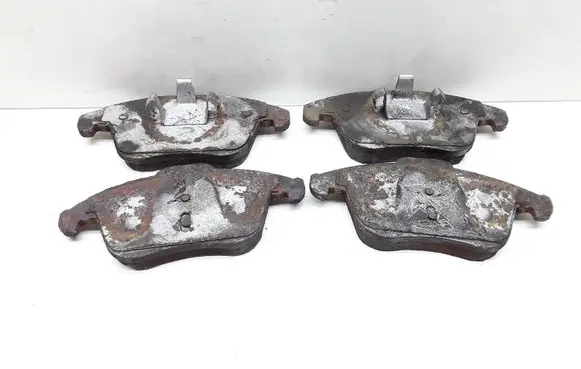 Volvo V70 Brake pads (front) 