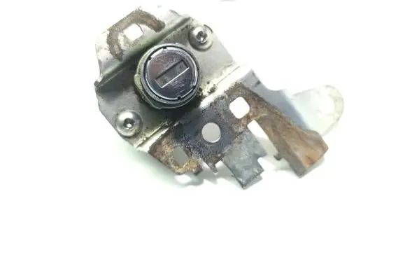 Honda FR-V Front door lock (next to the handle) 