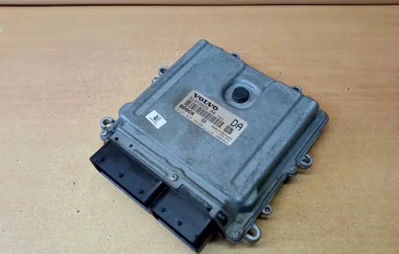 Volvo XC90 Engine control unit/module ECU 31372225AA