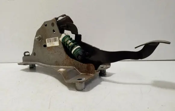 Nissan X-Trail T32 Clutch pedal 465034BG2B08