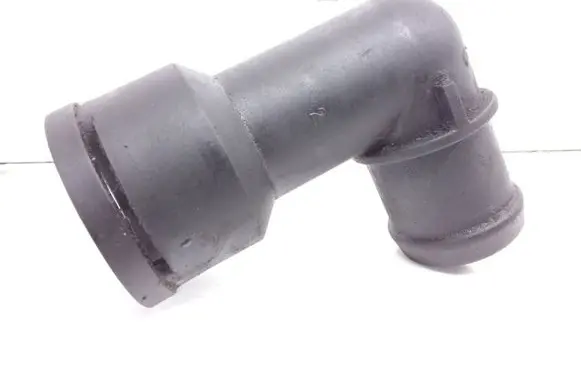 Volkswagen Golf III Engine coolant pipe/hose 037121619A