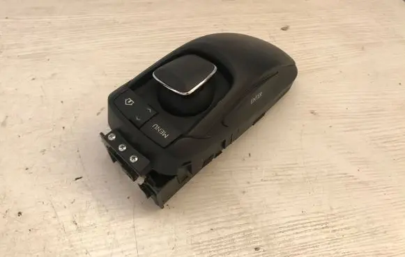 Lexus CT 200H Head unit multimedia control 8478076070C0 2372400472