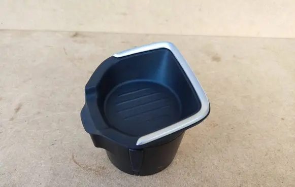 Cup holder front