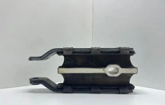 Volvo XC60 Engine mount bracket 8G9N6P082BA 78019N6