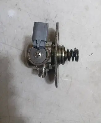 BMW 3 F30 F35 F31 Fuel injection high pressure pump 7640055