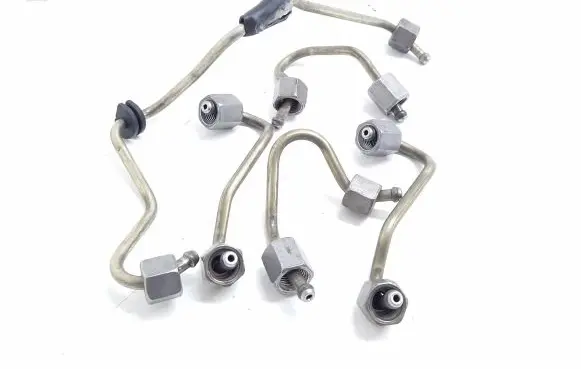 BMW X3 F25 Fuel injector supply line/pipe 