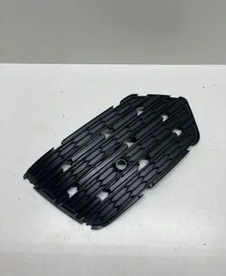 Audi Q3 8U Front bumper lower grill 8U0807151C 1670207