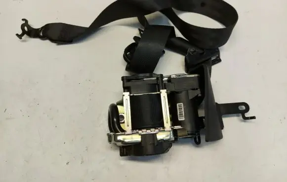 Volvo XC40 Front seatbelt 32353410