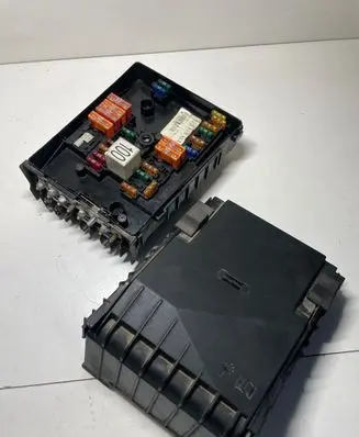 Volkswagen Jetta V Fuse module 1K0937125 017183071