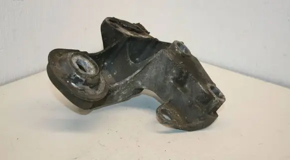 Audi A6 S6 C5 4B Engine mounting bracket 8E0199352D