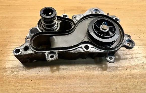 Seat Leon (5F) Water pump 04E109111AH 04E121042L