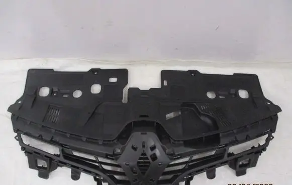 Renault Clio IV Front bumper upper radiator grill 622563184R