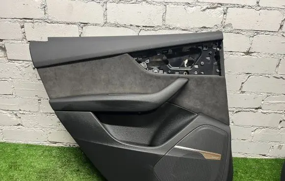 Audi Q7 4M Rear door card panel trim