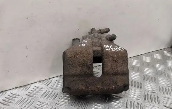 Volkswagen PASSAT B6 Front brake caliper 581