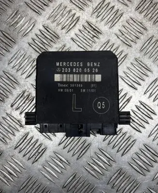 Mercedes-Benz C W203 Door control unit/module 2038206526 351369