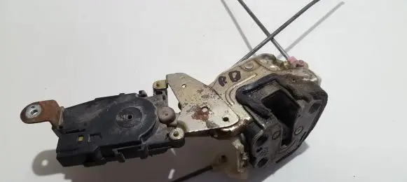 Subaru Impreza I Front door lock