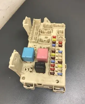 Toyota Avensis T250 Fuse module
