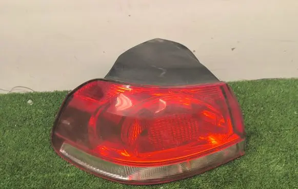 Volkswagen Golf VI Tailgate rear/tail lights 5K0945095