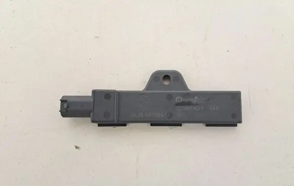 BMW X4 G02 Keyless system antenna 6832066