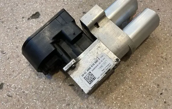 Audi e-tron Air conditioning (A/C) expansion valve 4KE820339E 4M0816682E