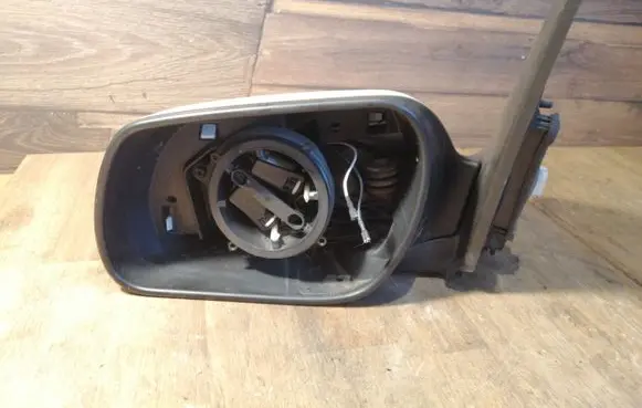 Mazda 2 Front door electric wing mirror