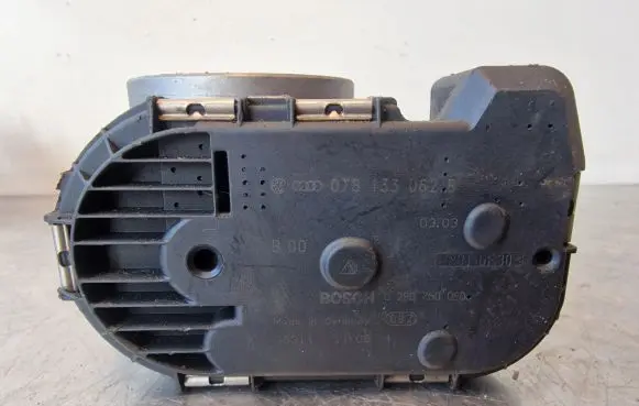 Audi A6 S6 C5 4B Throttle valve 078133062B