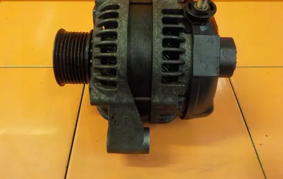 Land Rover Discovery 3 - LR3 Generator/alternator 0986082400 7MB41