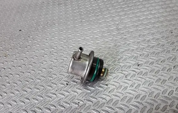 Volkswagen Polo III 6N 6N2 6NF Fuel pressure regulator 0280160557 037133035C