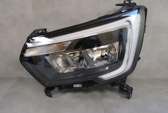 Renault Master III Headlight/headlamp 260607867R 0021113005 366900804