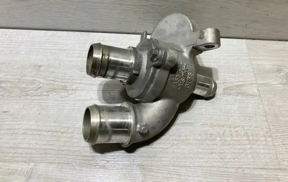 Thermostat/thermostat housing
