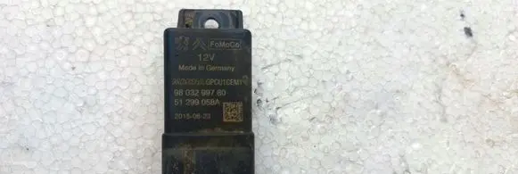 Peugeot 208 Glow plug pre-heat relay 9803299780