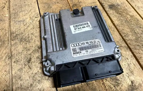 Audi A4 S4 B7 8E 8H Engine control unit/module 03g906016lr 0281013888