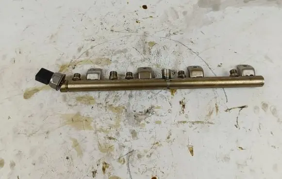 BMW X5 E70 Fuel main line pipe 7537319