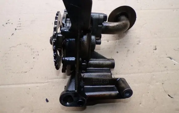 Volkswagen Touran I Oil pump 038115105B