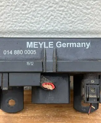 Mercedes-Benz C W203 Glow plug pre-heat relay 0148800005