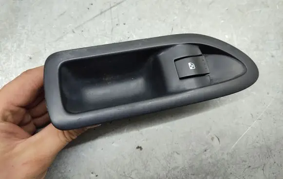 Renault Laguna II Electric window control switch 8200016014