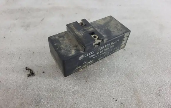 Volkswagen Golf IV Coolant fan relay 1J0919506H 898884000