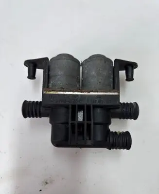 BMW 5 E39 Coolant heater control valve 8374995