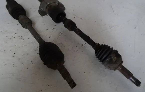 Nissan Qashqai Other engine bay part