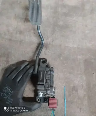 Nissan Almera N16 Accelerator throttle pedal 18002AU410 6PV00862001