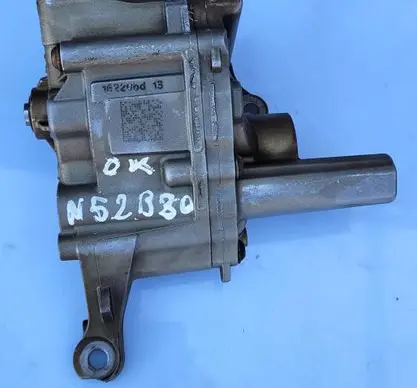 BMW 5 F10 F11 Oil pump 