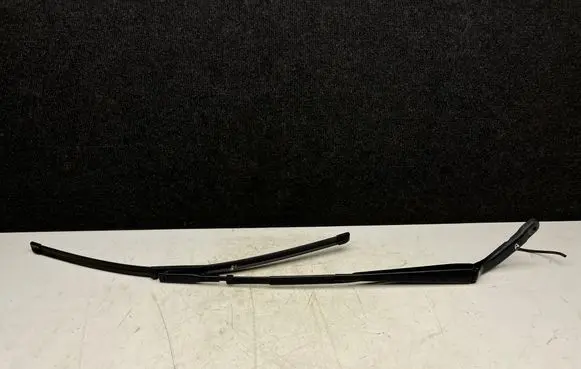 Volkswagen Crafter Front wiper blade arm
