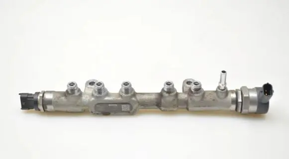 Jaguar XE Fuel main line pipe G4D39D280AA