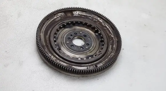 Volkswagen PASSAT B7 Flywheel 03C105266E