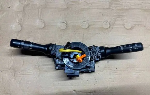 Toyota Yaris Indicator stalk 0D08017F142