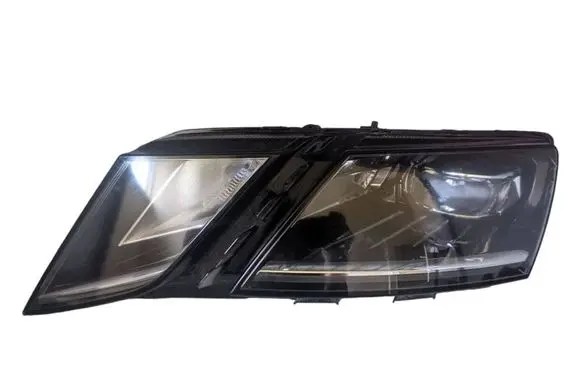 Skoda Octavia Mk3 (5E) Headlight/headlamp 5E1941015F 030110423106 LE15A6369