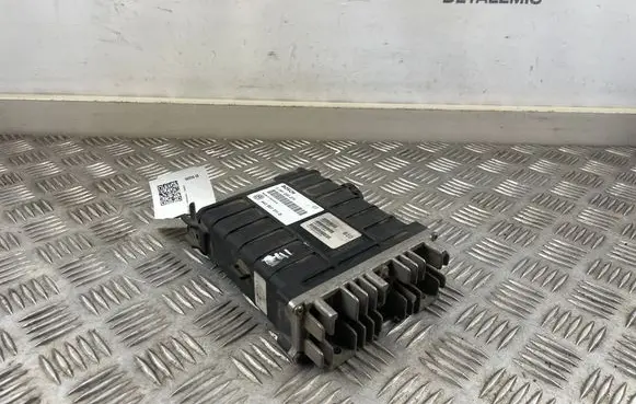 Volkswagen PASSAT B3 Engine control unit/module 0261200271