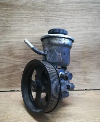 Toyota Avensis T250 Power steering pump