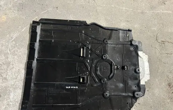 Mercedes-Benz GLB x247 Engine splash shield/under tray A2475201600