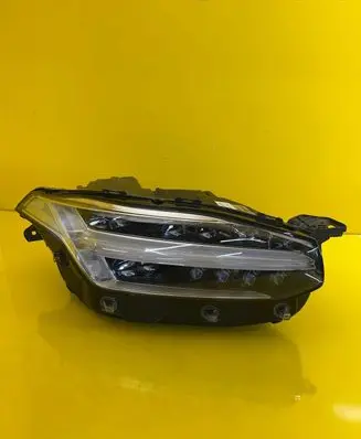 Volvo XC90 Headlight/headlamp 31656990